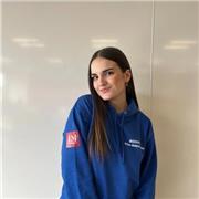 Je suis étudiante en première année d’école de commerce, qui a eu le bac mention bien avec les spécialités Mathématiques et Sciences de l’économie.